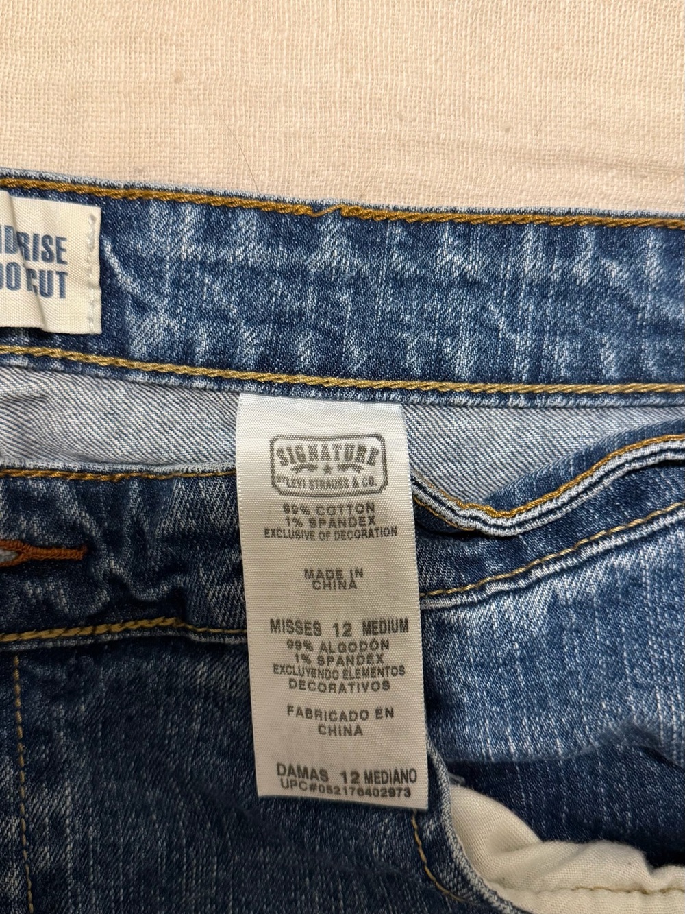 Y2K Mid Rise Levi’s - Picture 4 of 6